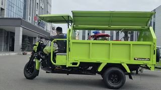 driving with cargo door open (garbage)